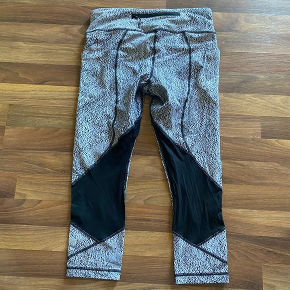 Lululemon Pace Rival Crops - Size 8 - Picture 1 of 3